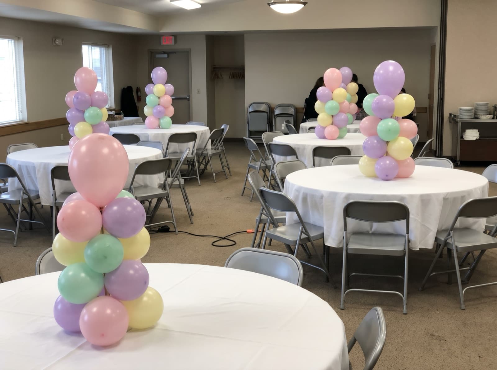 Pastel mini columns as banquet table centerpieces
