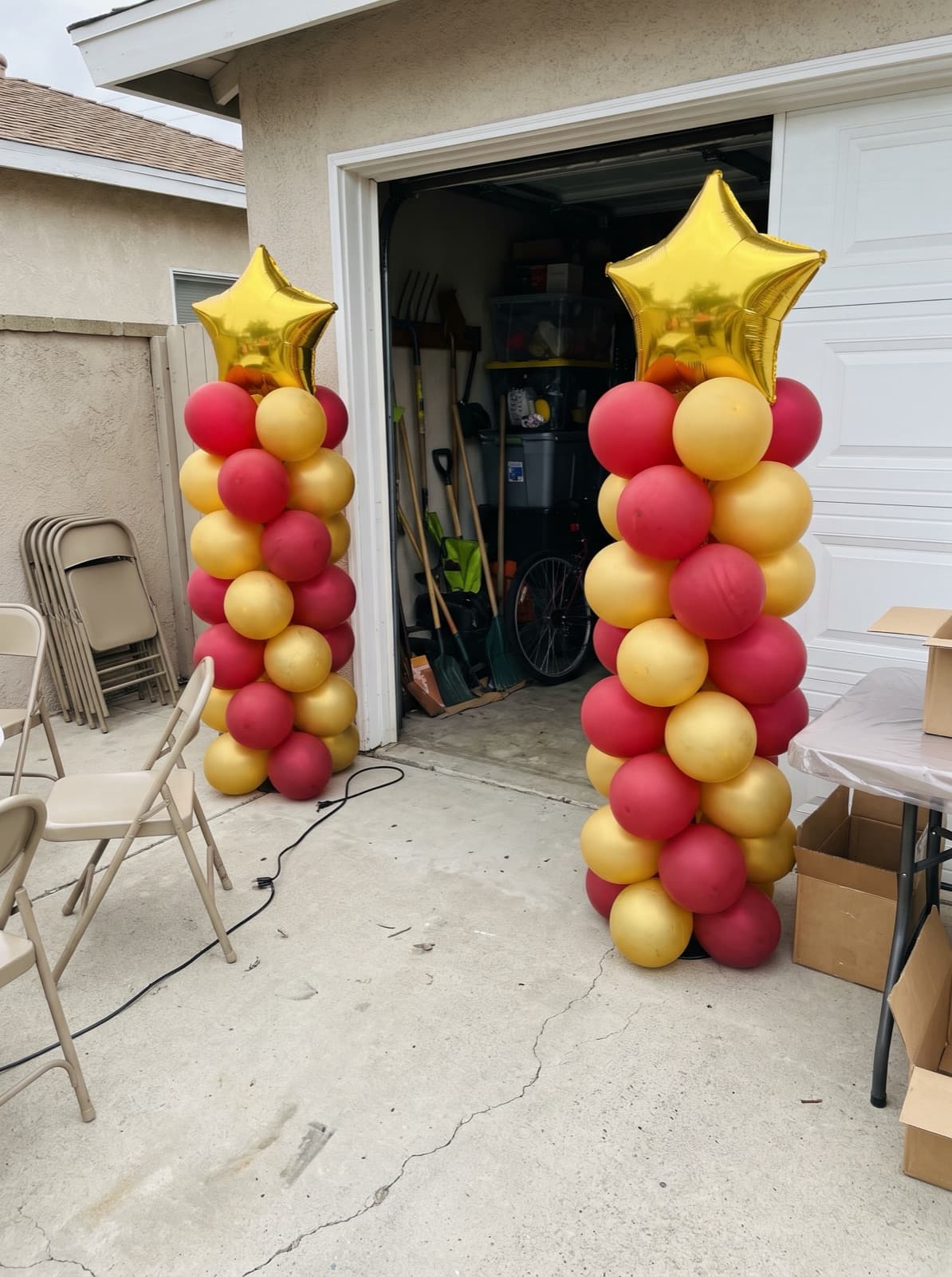 Cardinal and gold columns with star toppers at a grad party